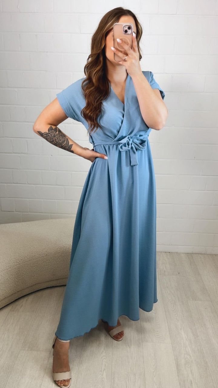 leichtes, langes Kleid mit kurzen Armen / denim hell blau Art. 10050