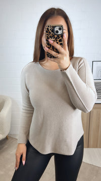 RUNDAUSSCHNITT Leichter, super weicher Pullover / light schlamm Art. 12974