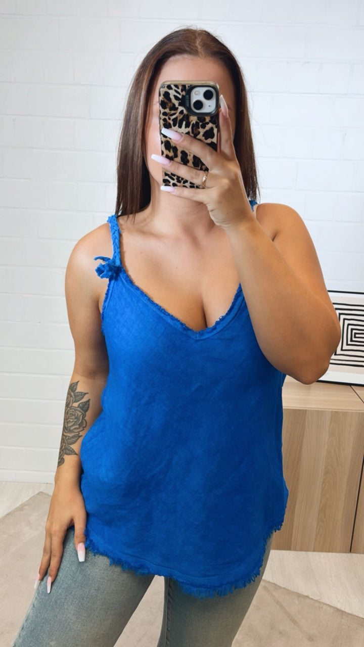 Leinen Top mit geflochtenen Trägern / royal blau Art. 10246