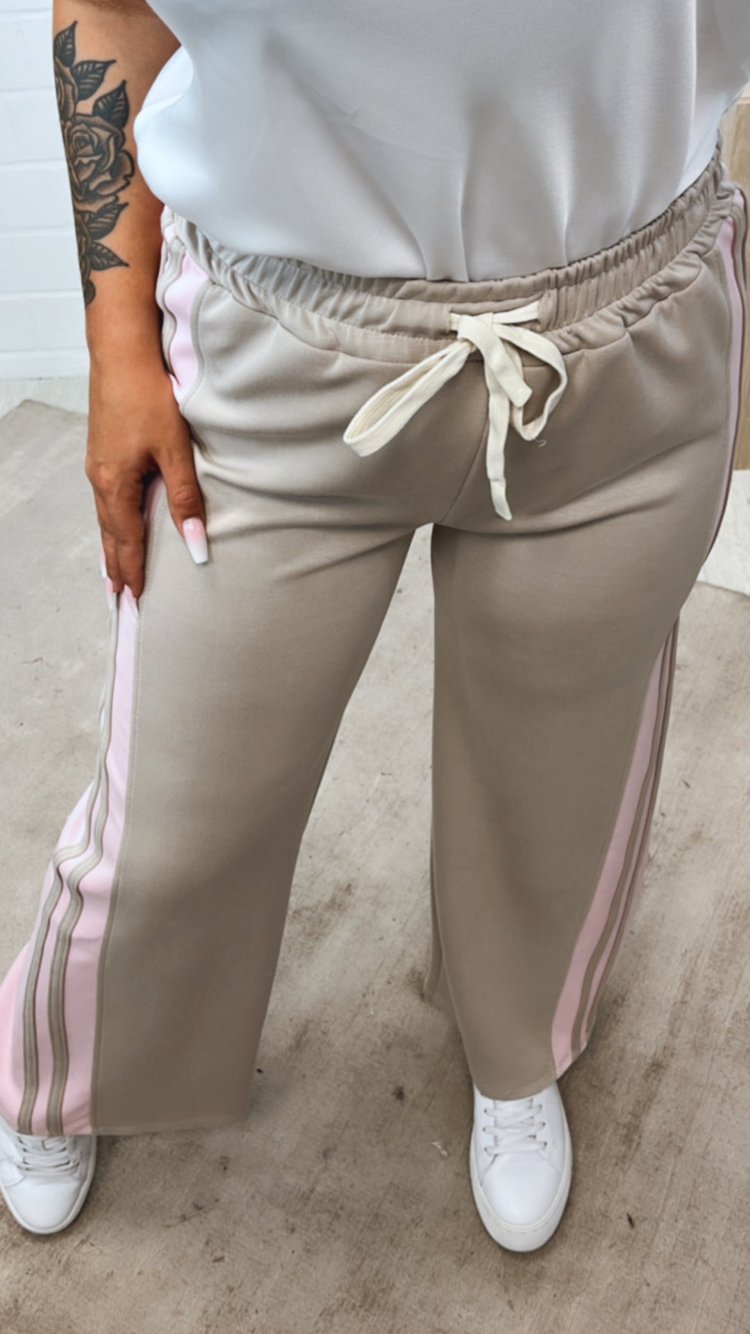 legere, weite Hose mit elastischem Bund, Tunnelzug / beige - rosa Art. 11232