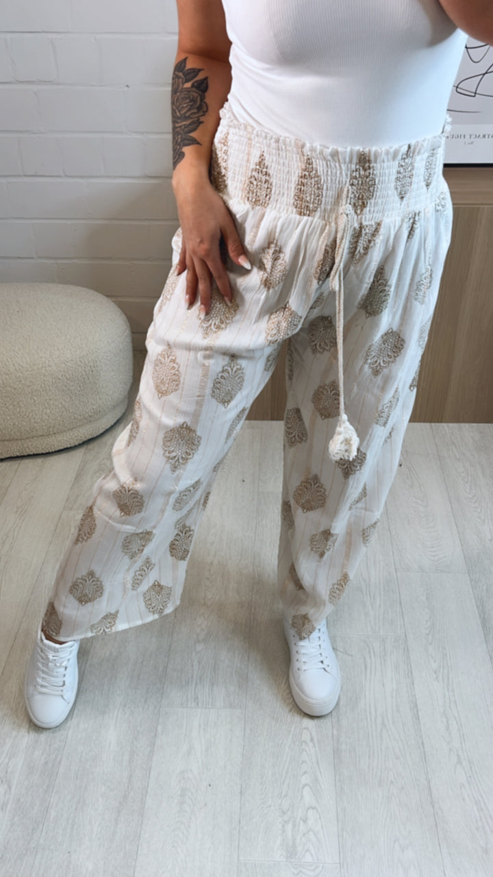luftige Hose mit goldenen Akzenten / creme weiss Art. 9580