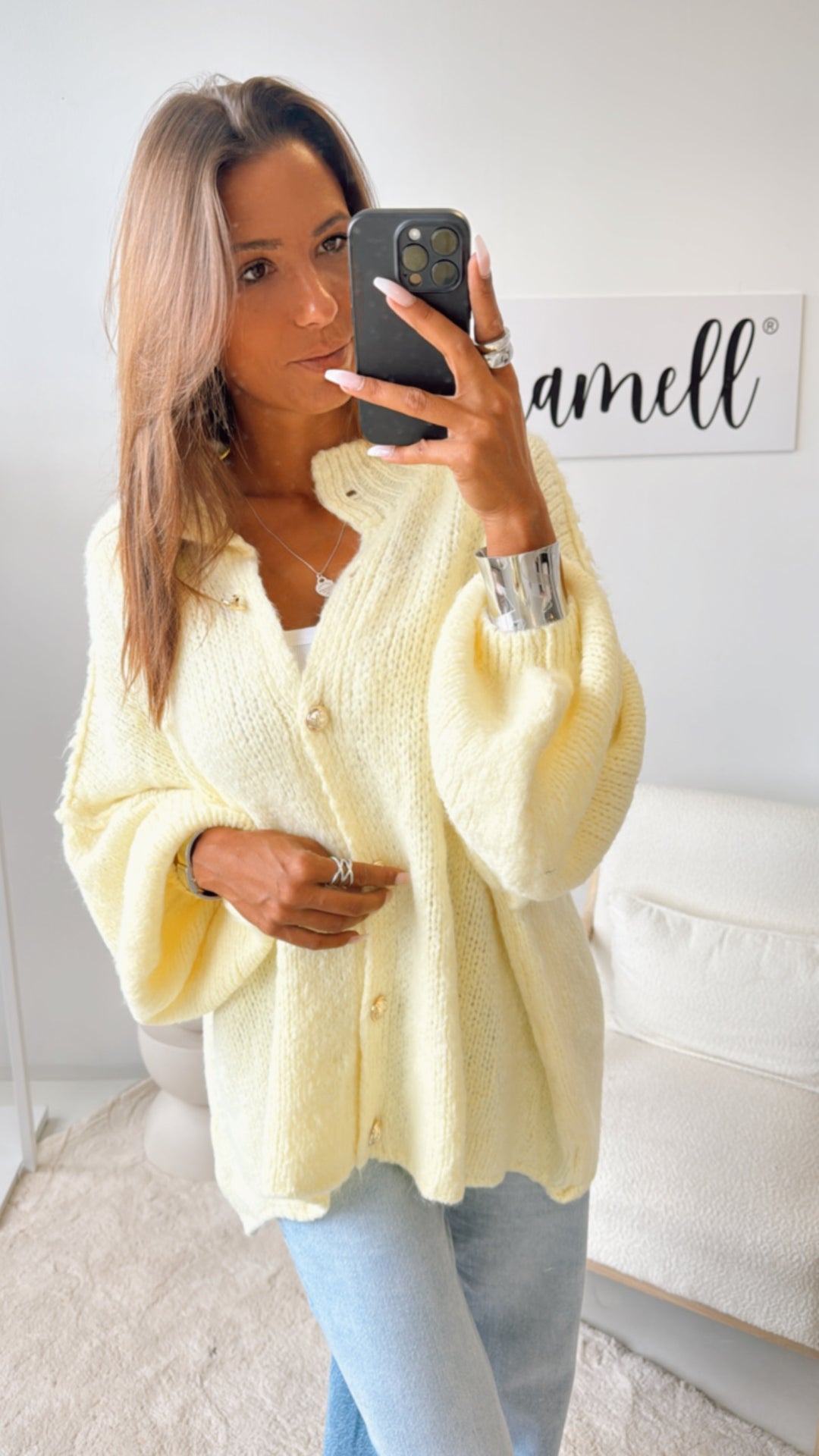 Kuschel Cardigan mit goldenen Knöpfen / soft gelb Art. 11187