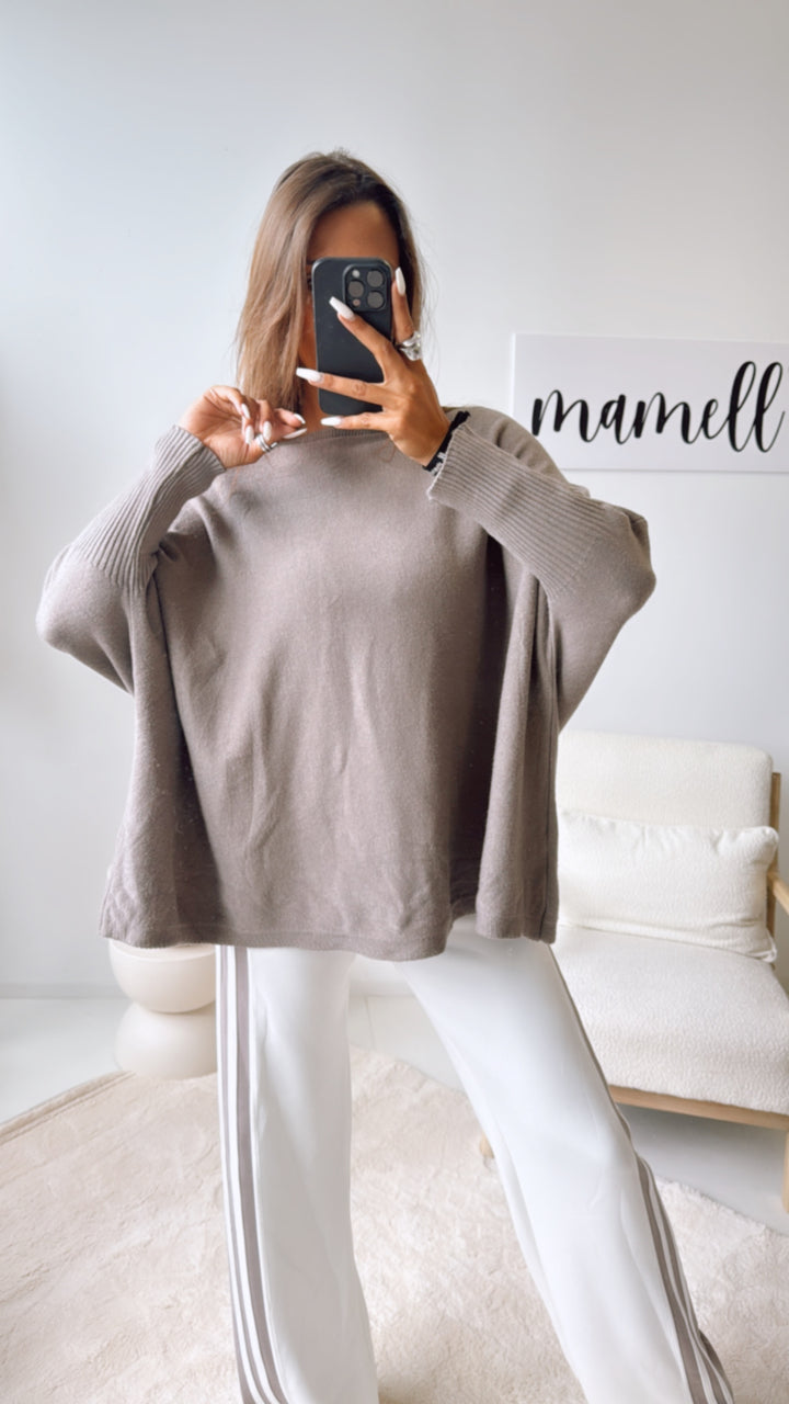 ultra weicher Pullover mit Fledermausärmeln / dunkles taupe Art. 8704