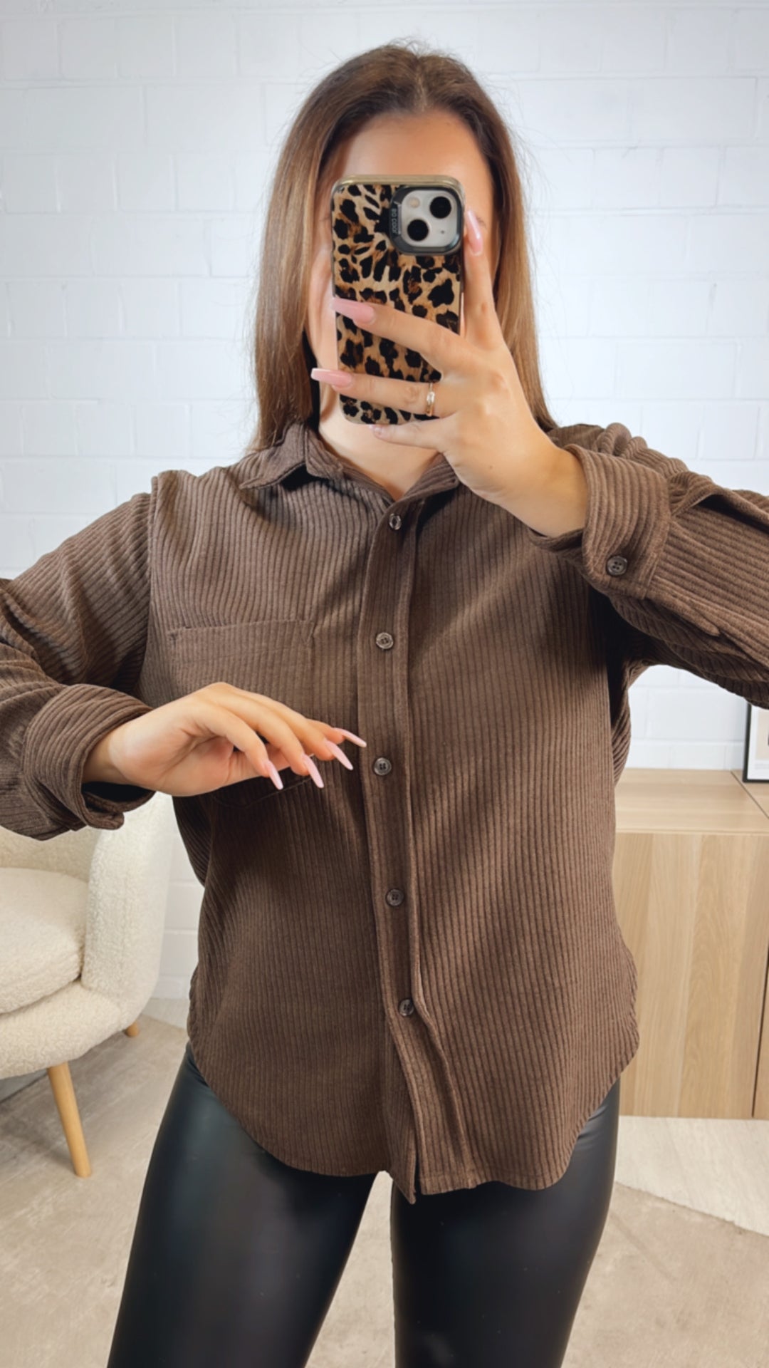 Bluse im Cord Look mit Brusttasche / braun Art. 12483