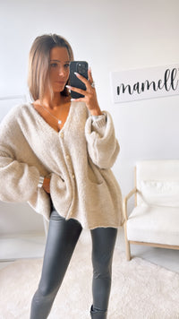 V-AUSSCHNITT Kuschel Cardigan mit goldenen Knöpfen und Taschen / beige Art.122323