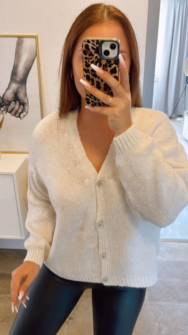 schlichter Strick Cardigan mit Perlmutt Knöpfen / wollweiss Art. 12418