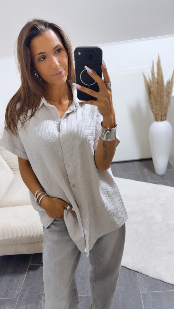 Oversize Musselin Bluse mit T-Shirt Ärmeln / beige Art.15048
