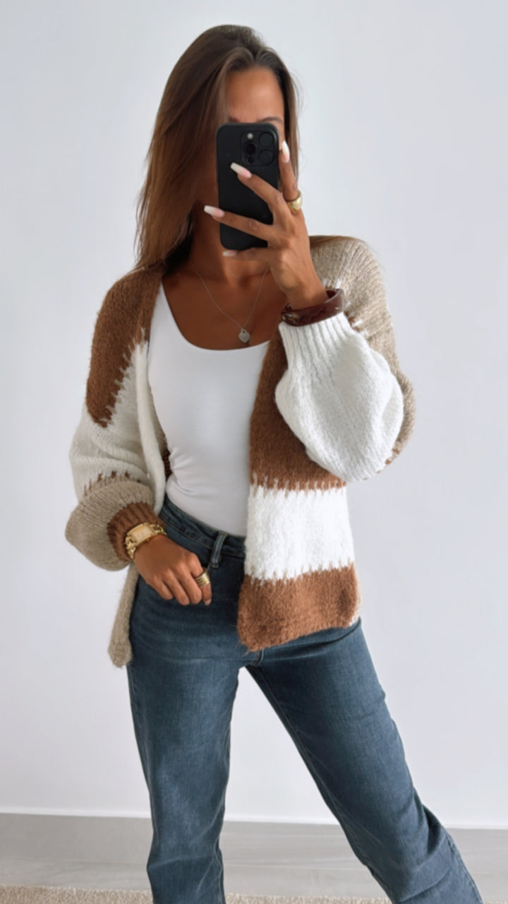 kurzer, mehrfarbiger Strick Cardigan / camel braun - weiss - beige Art. 11056