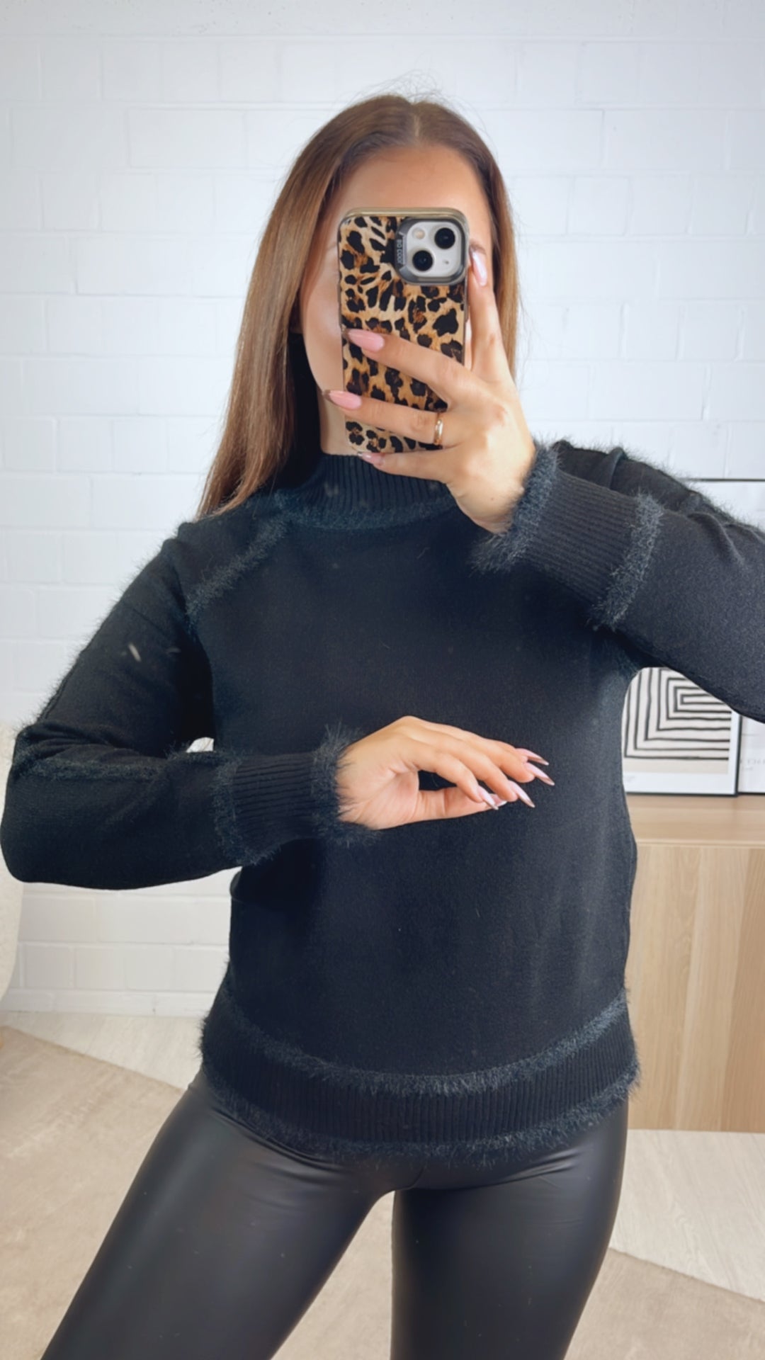 Pullover mit flauschigen Nähten / schwarz Art. 13035