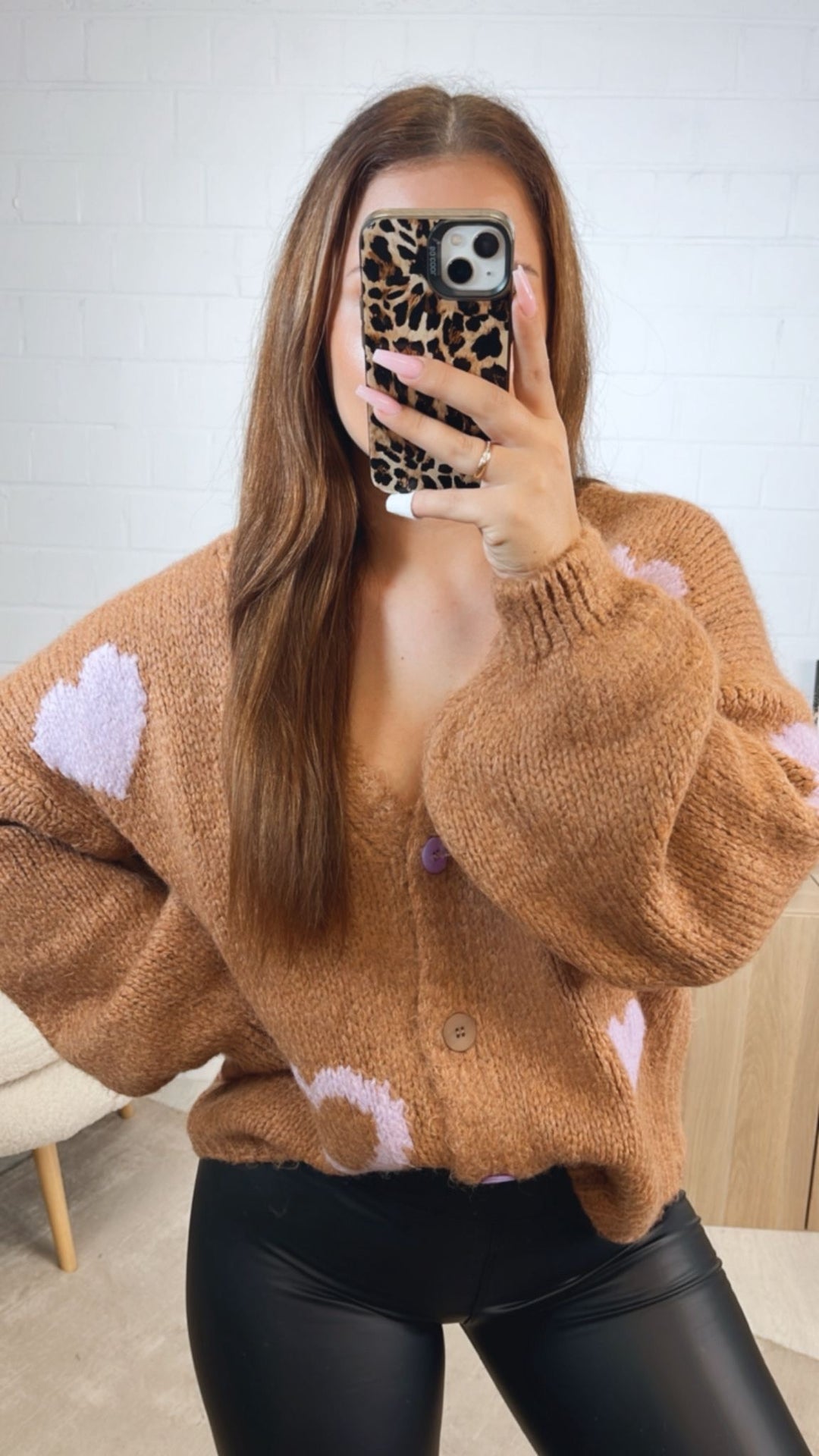 HERZEN Cardigan mit bunten Knöpfen / camel - flieder Art. 12535