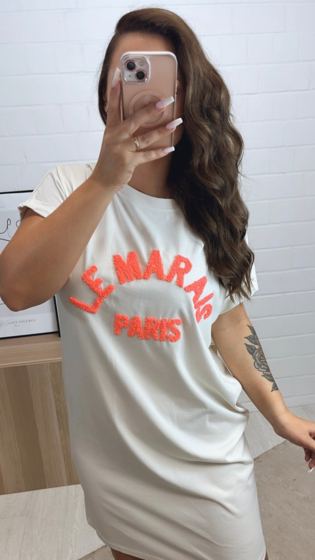T-shirt Kleid " Le Marais " / creme - neon pink Art. 10683