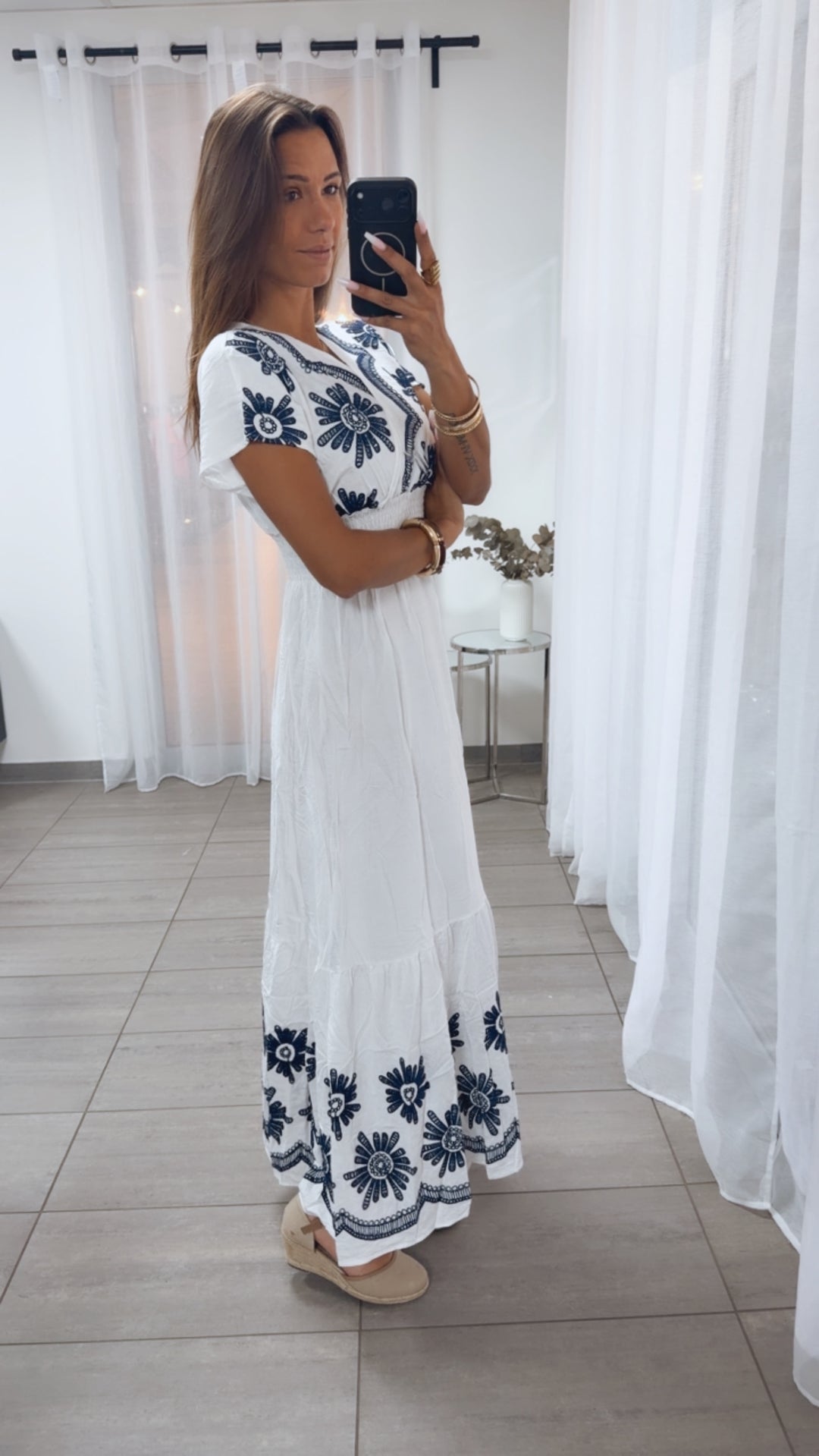 MAXI Kleid mit floralen Stickereien / weiß - blau Art.15133