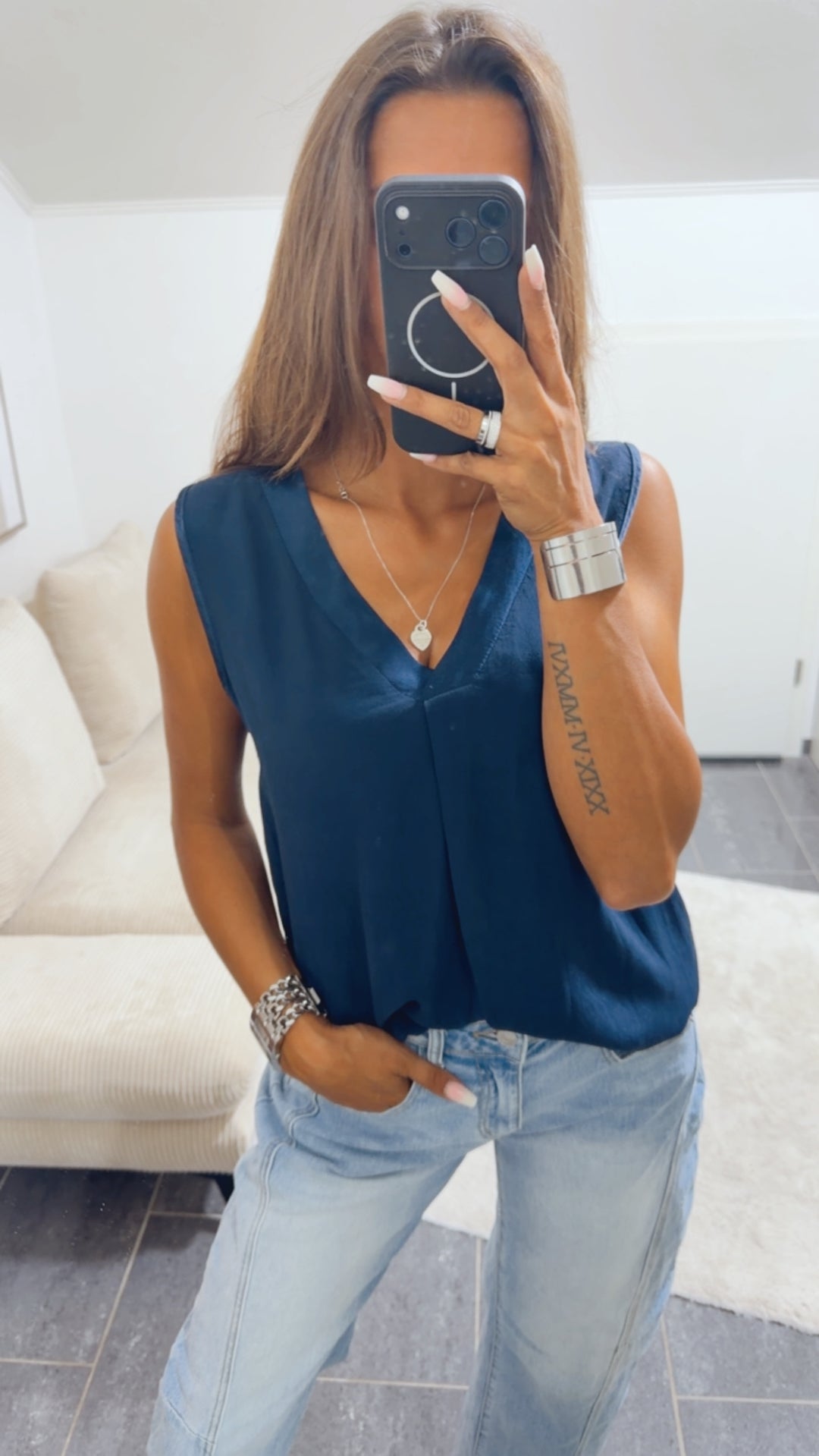 leichtes, ärmelloses Oberteil mit abgesetztem Ausschnitt / marine blau Art. 15483