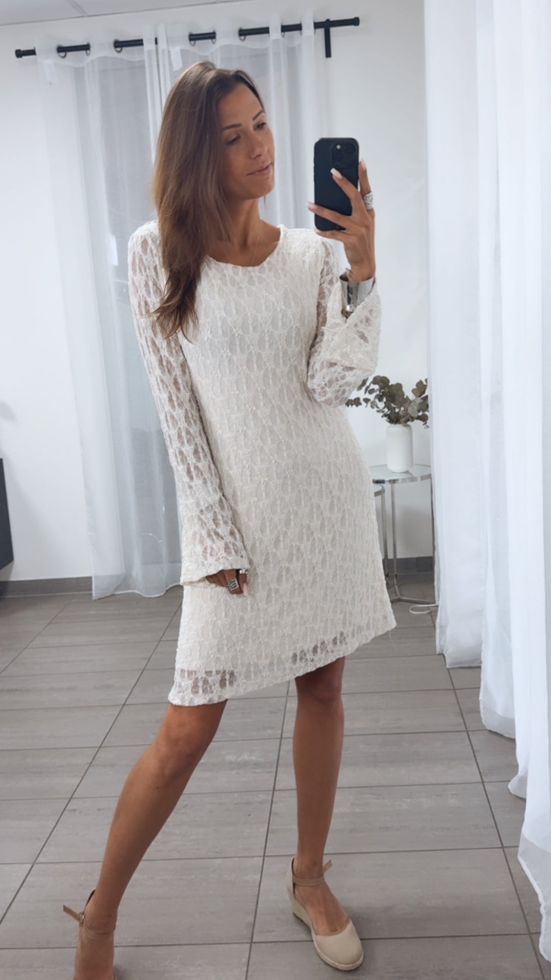 Langarm Spitzenbesetztes Kleid / creme Art. 14912