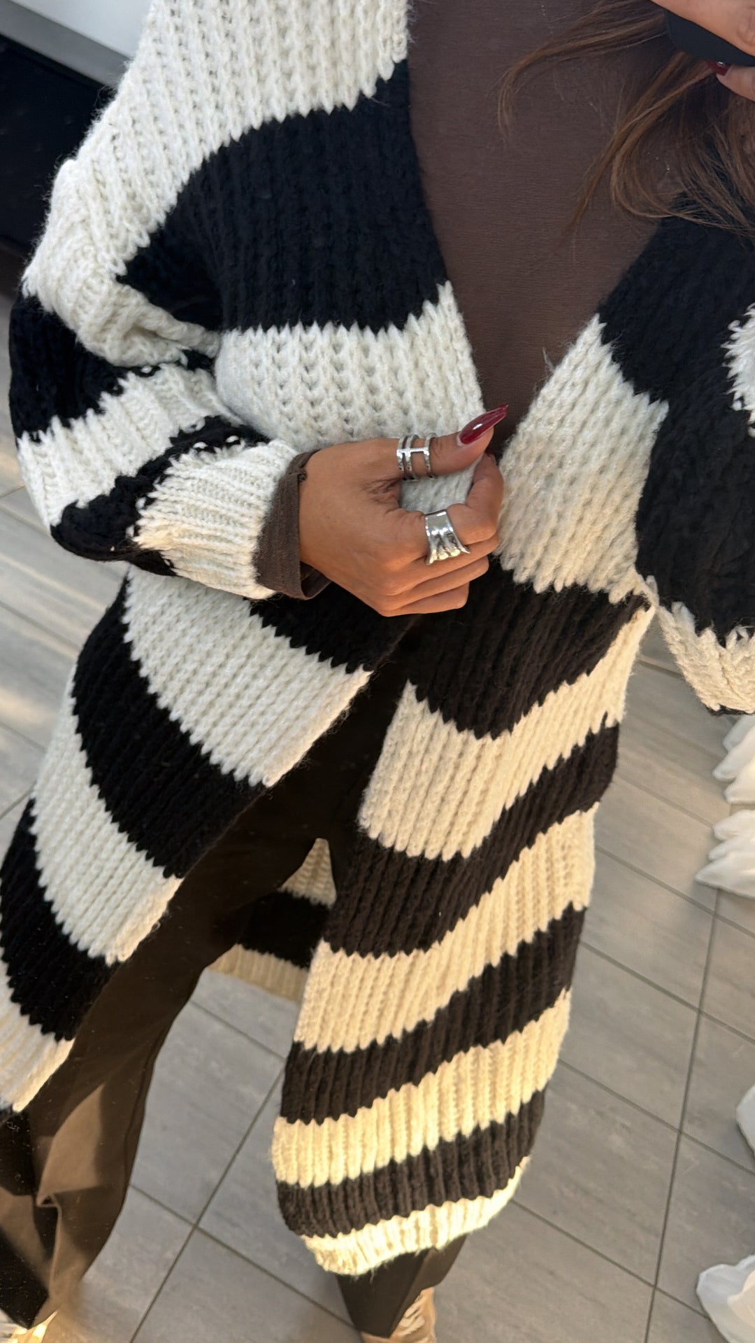 langer Grobstrick Cardigan mit Streifen / schwarz - creme Art. 16525