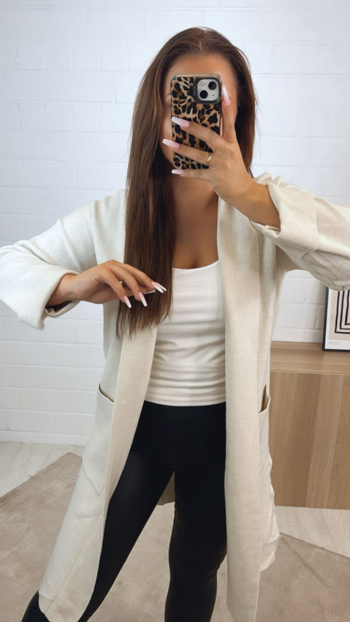 Cardigan aus festem Stoff mit zwei Taschen / creme - beige Art.122364