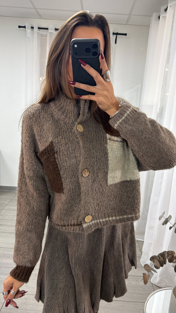 Crop Strick Jacke mit Kontrast Taschen, Holz Knöpfe / aschiges braun - braun - beige Art. 16699