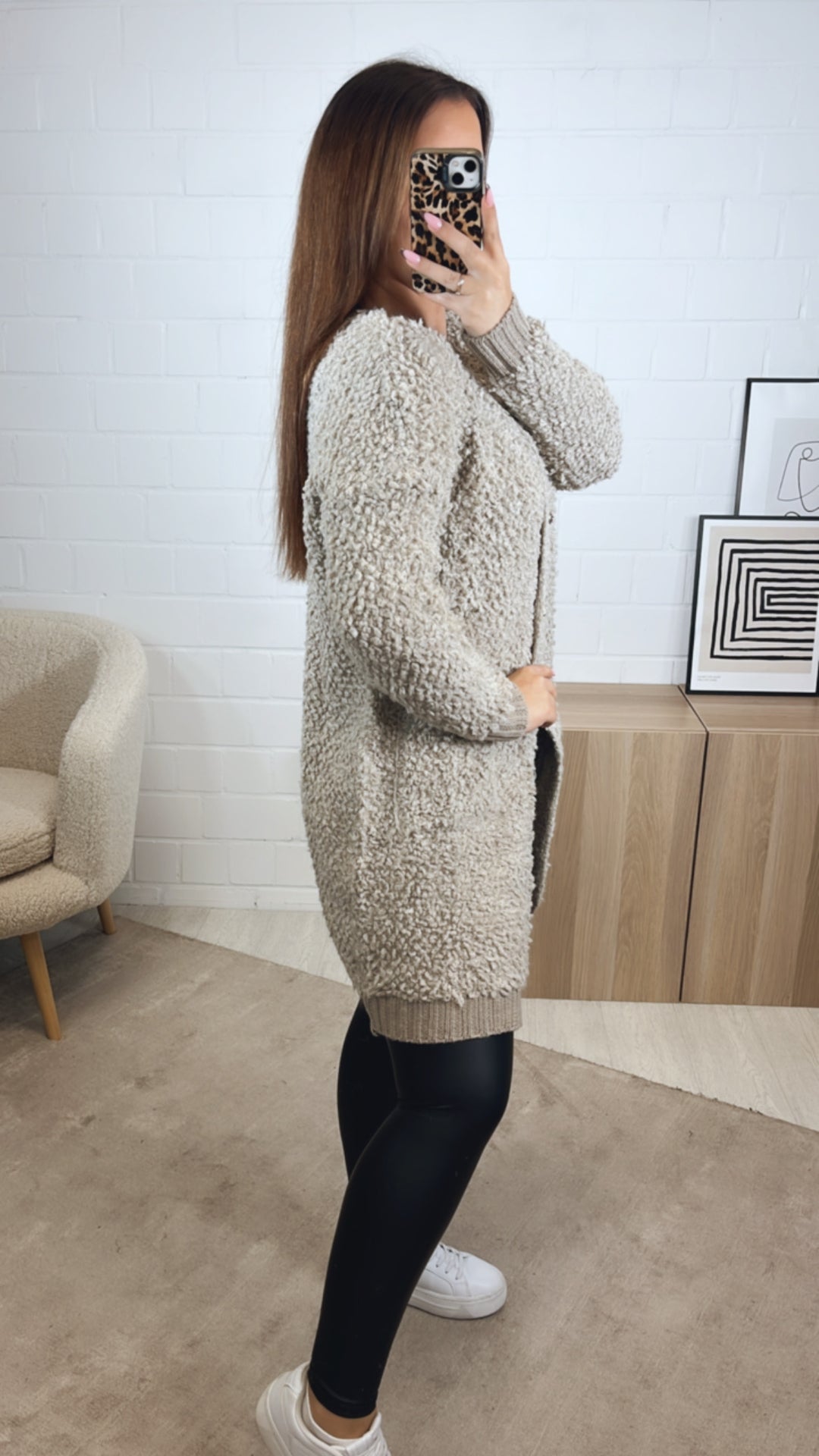 TEDDY langer Cardigan mit gold - silbernen Knöpfen, Taschen / beige Art. 12837