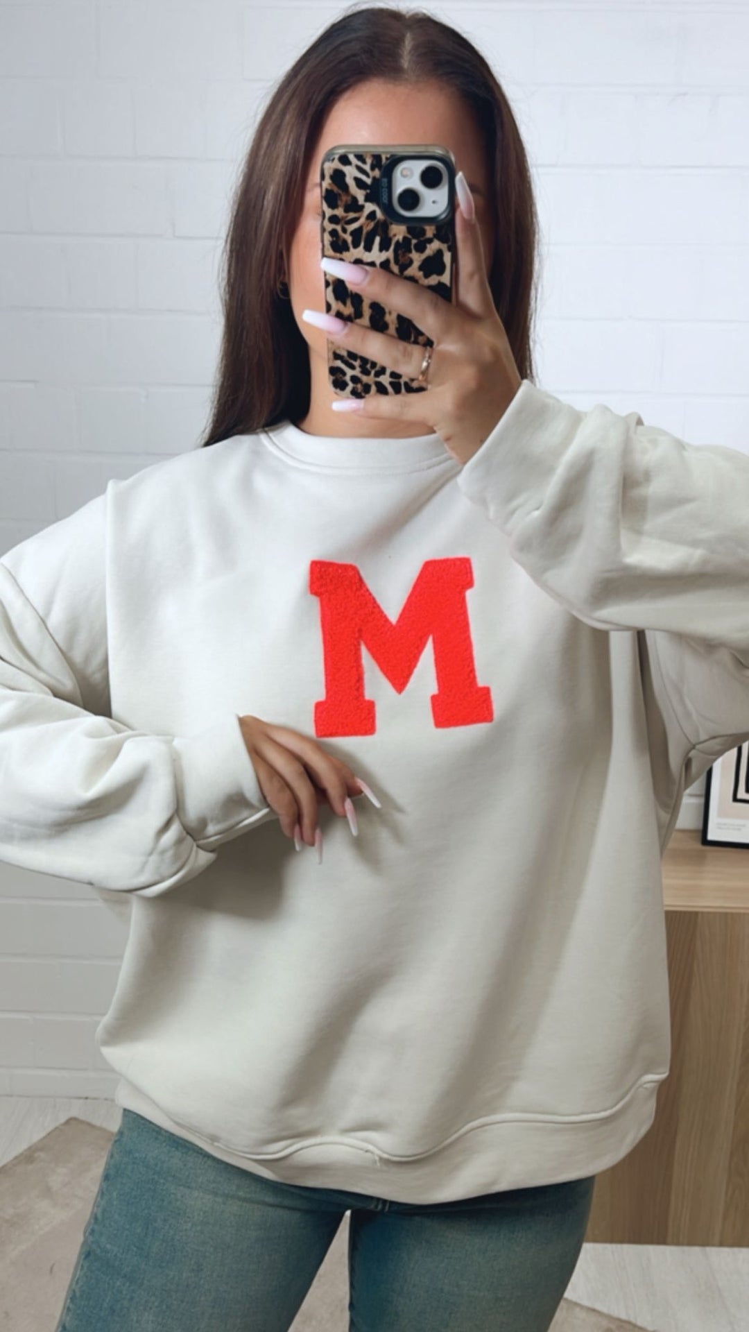 Sweater mit "aufgesetztem M" / beige-neon pink Art.12274