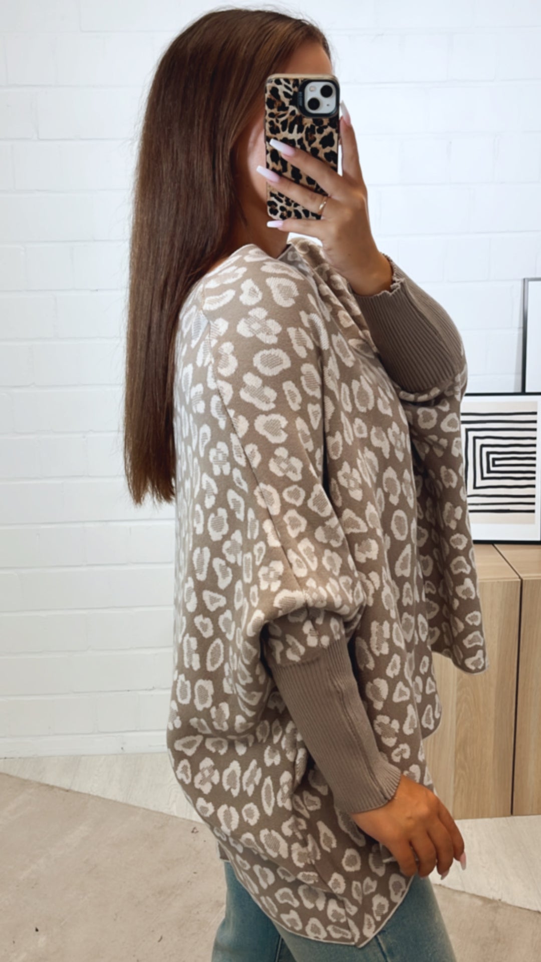 LEO ultra weicher Pullover mit Fledermausärmeln / light taupe - weiss Art. 11169