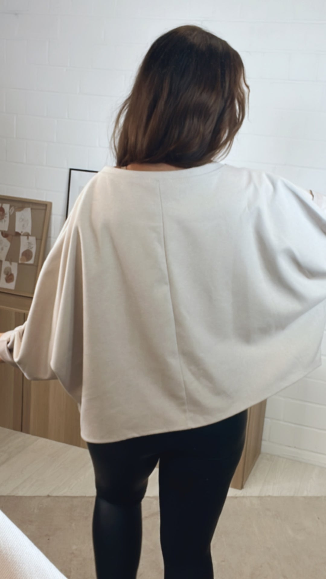 Sweater mit aufgesetzten Nähten / beige Art. 12544