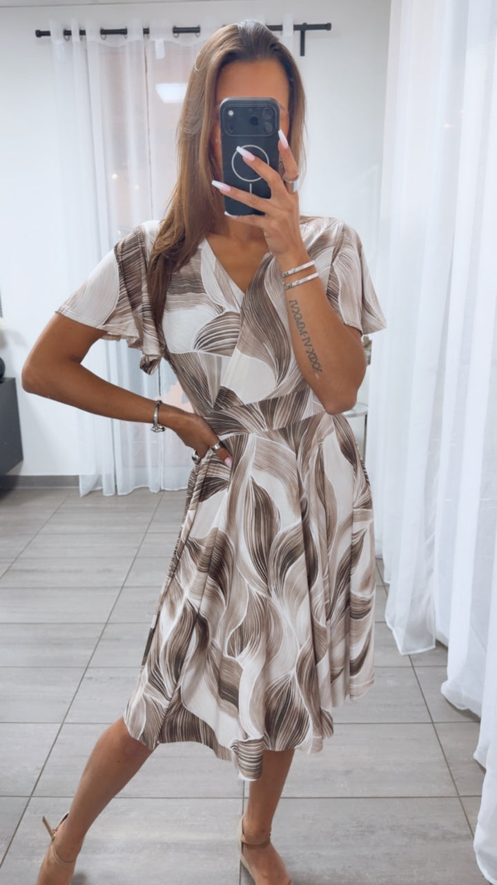 KURZES Leicht tailliertes Kleid mit T-Shirt Ärmeln  / braun beige Töne Art.15057