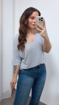 feines Strick Oberteil mit kurzen Armen / hell grau Art. 14290