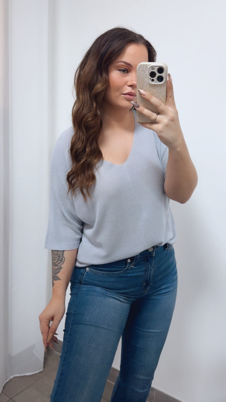 feines Strick Oberteil mit kurzen Armen / hell grau Art. 14290