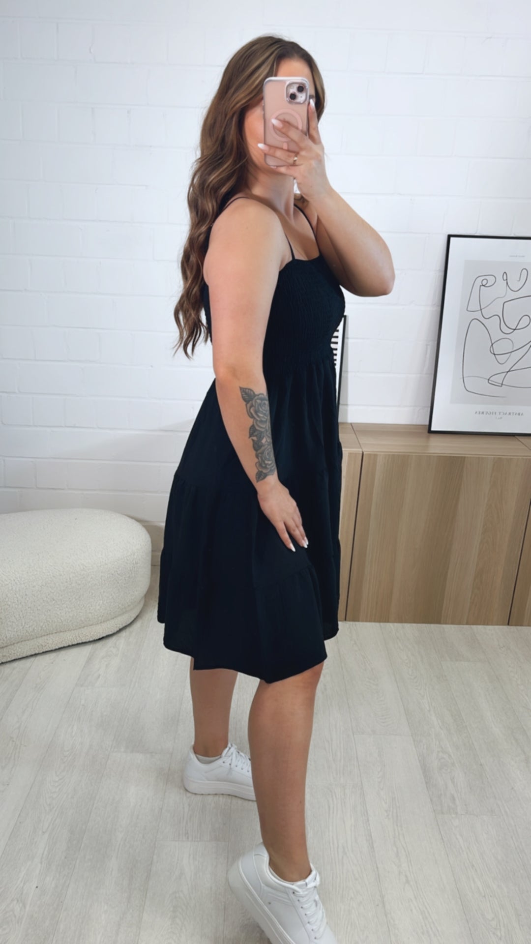 luftig leichtes Kleid mit dünnen, verstellbaren Trägern / schwarz Art. 9566
