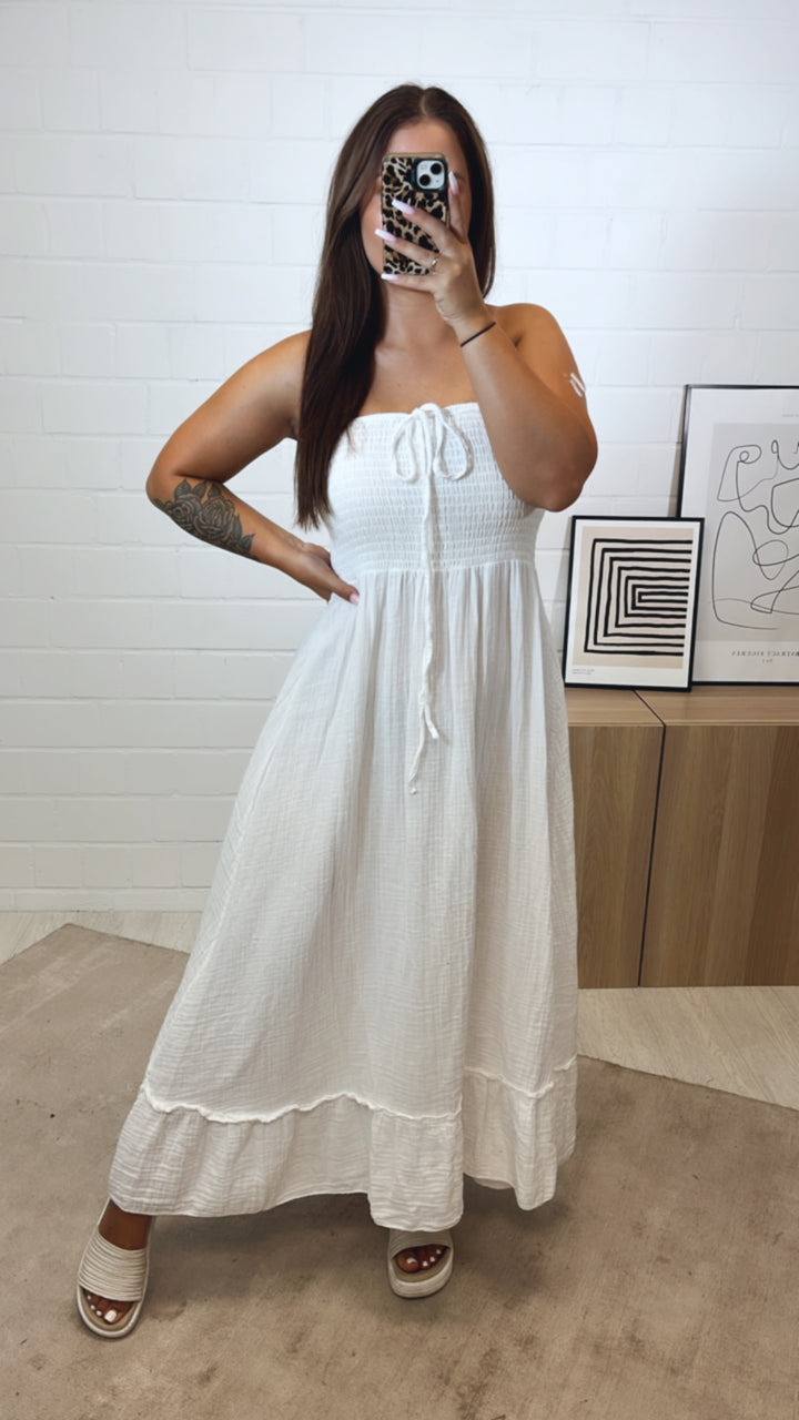 MUSSELIN (Maxi-) Kleid mit Schnüren Neckholder / weiss Art. 11178