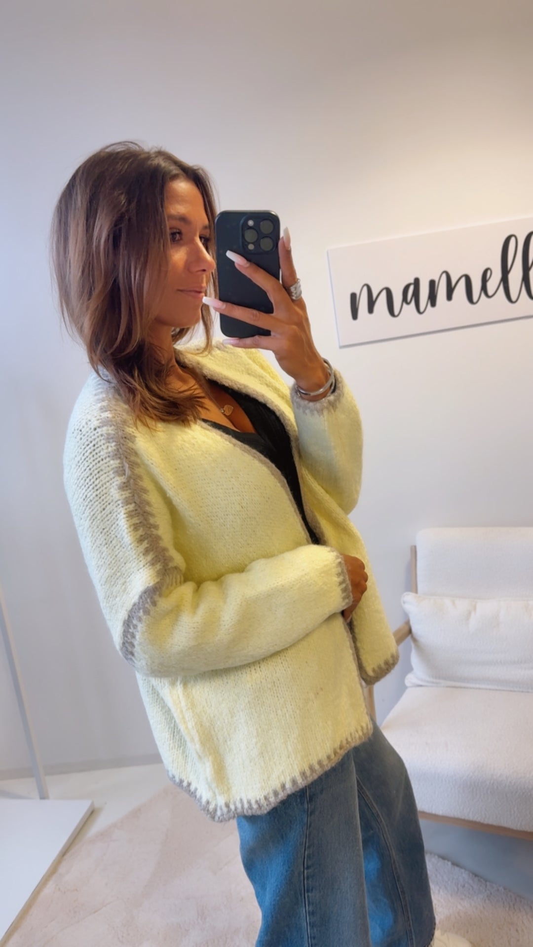 Cardigan mit abgesetzter Naht / soft gelb - beige Art. 12577