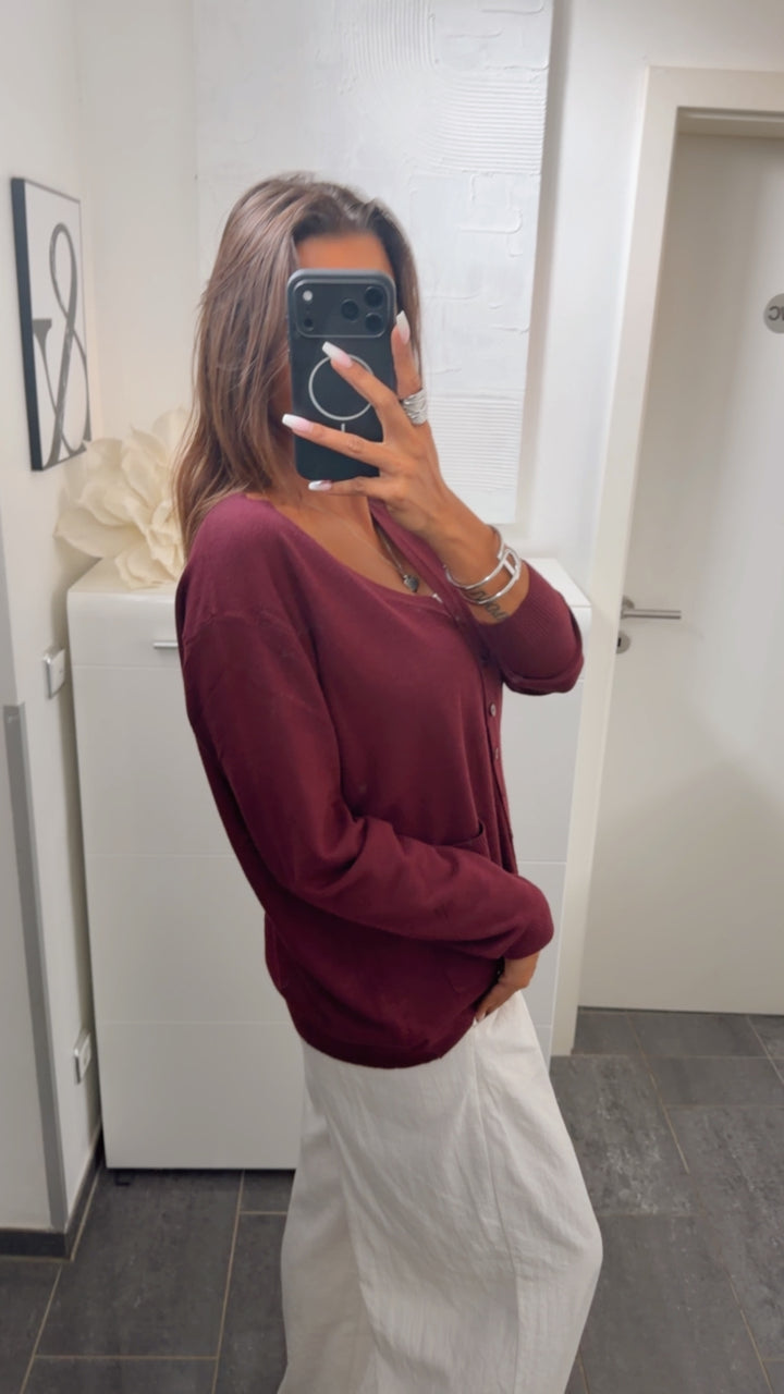 Feinstrick Cardigan mit Taschen auf der Vorderseite / dunkel rot Art.15688
