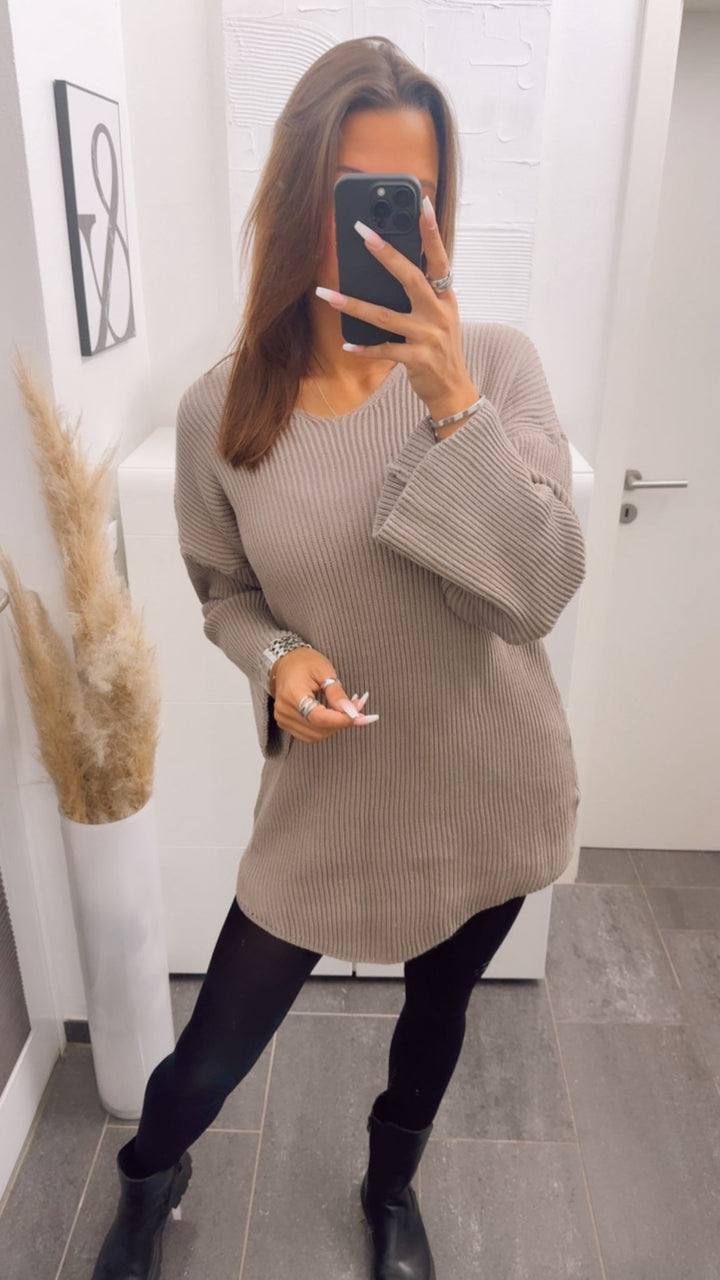 gradliniges Strick Kleid mit weitem Arm, V-Ausschnitt / taupe Art. 12772