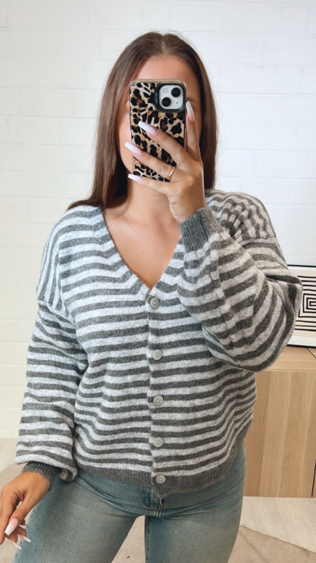 gestreifter Cardigan, Perlmutt Optik Knöpfe / grau - hell grau Art. 11207