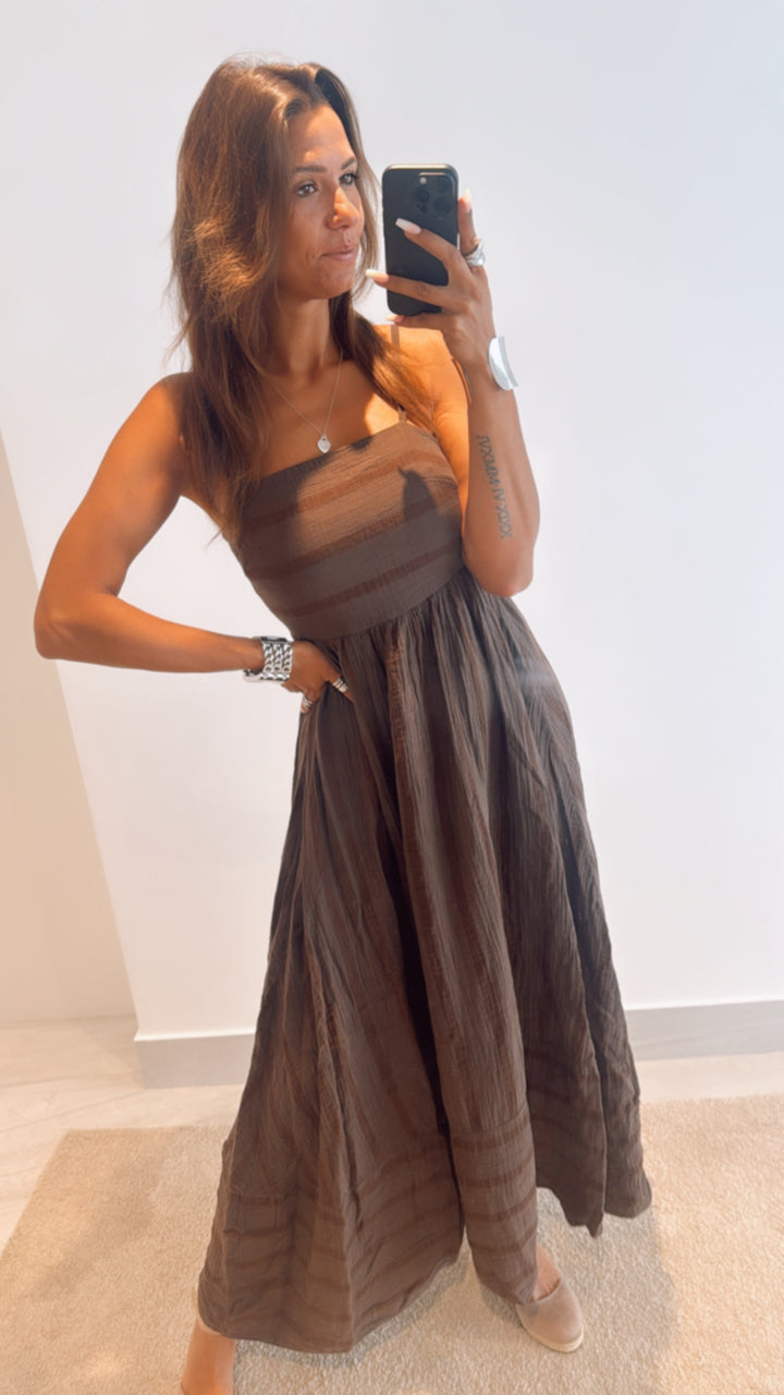 RÜCKEN CUT - OUT (Maxi-) Musselin Kleid / mokka - dunkel braun Art. 10936
