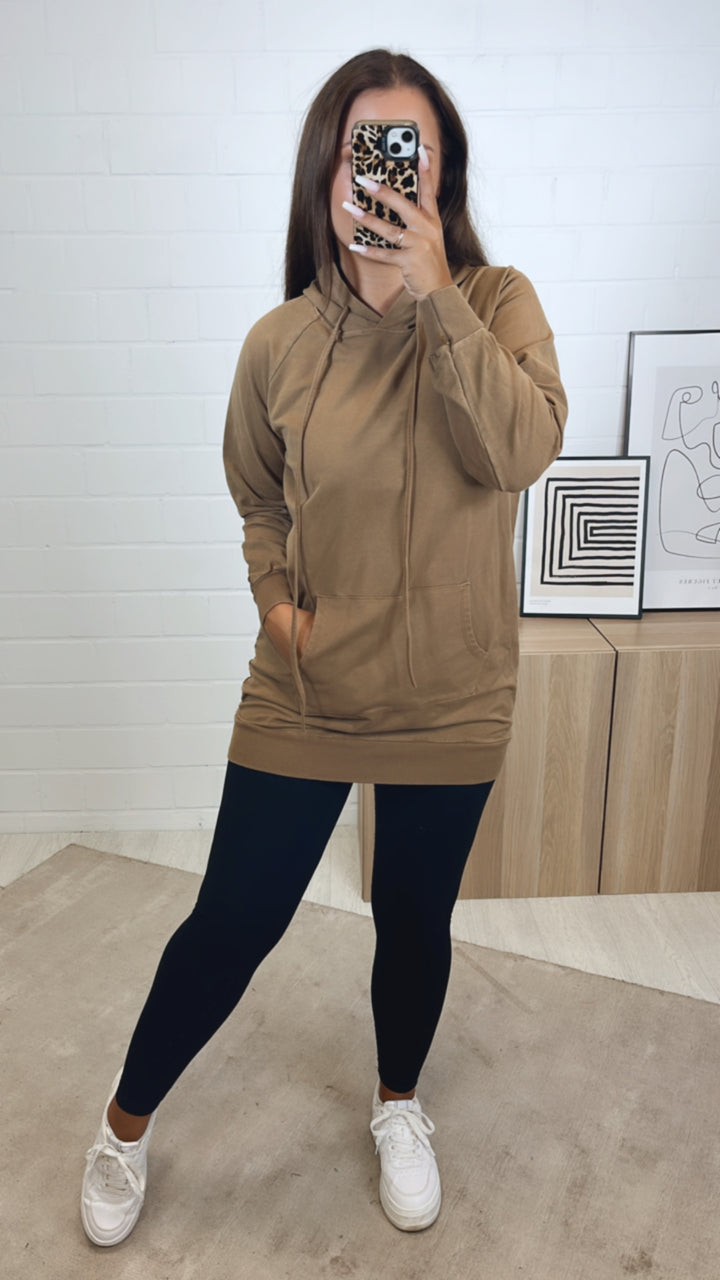 Long Kapuzen Sweater, Kängurutasche / soft camel Art. 11069