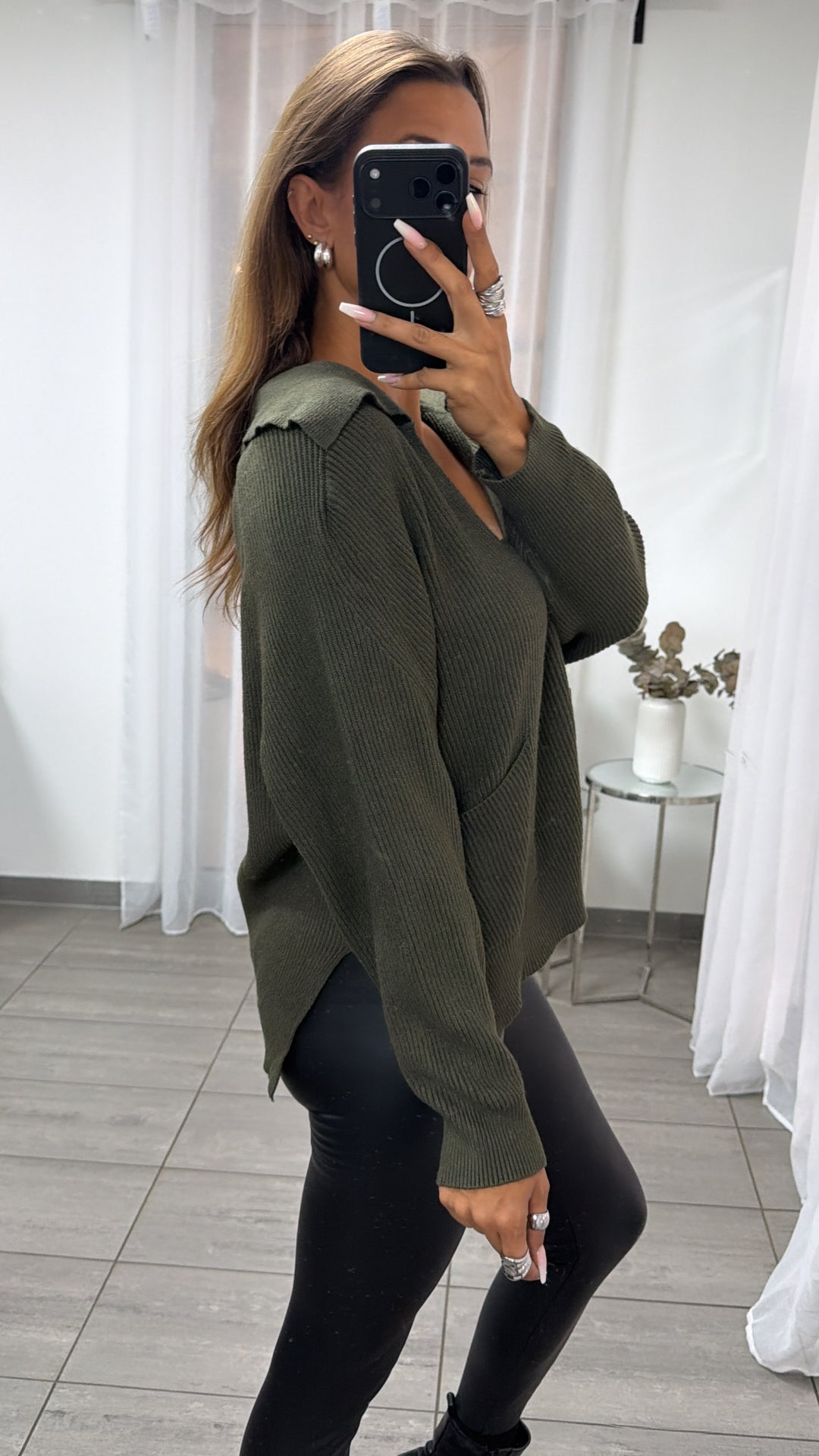 Strick Pullover mit tiefem Ausschnitt und Kragen / dunkel khaki Art.16380