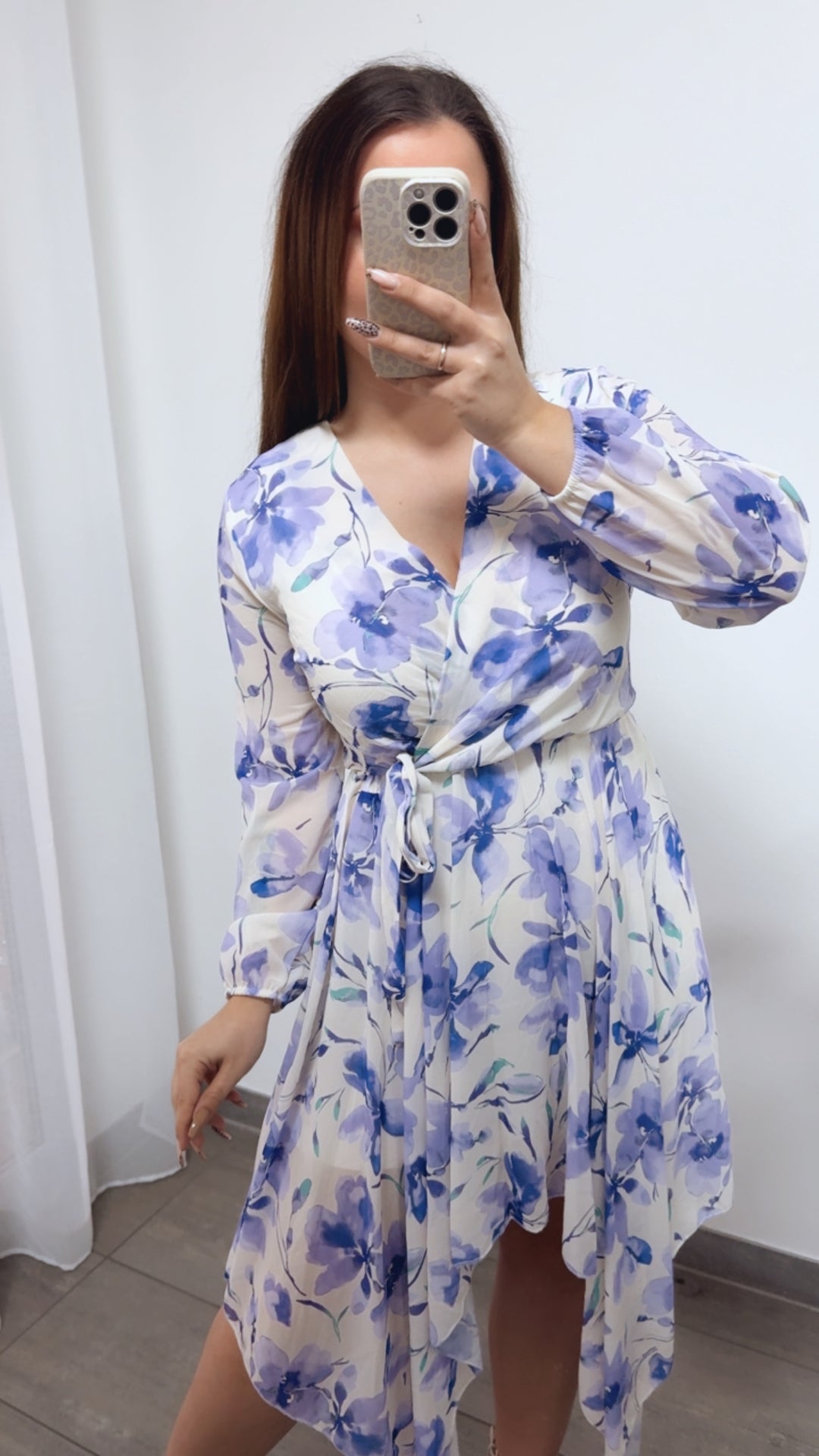 Blumen Kleid in außergewöhnlichem Schnitt / creme weiss - flieder Art. 14313