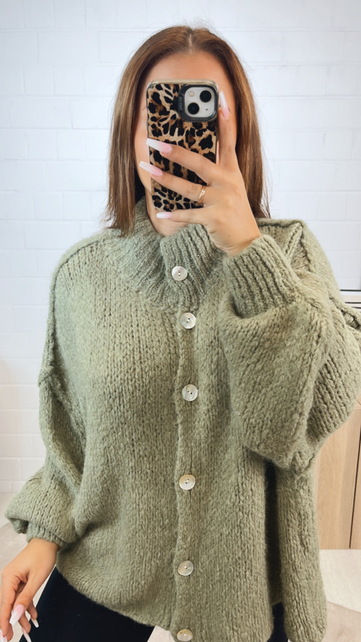 PERLMUTT KNÖPFE Kuschel Cardigan / khaki Art. 12359