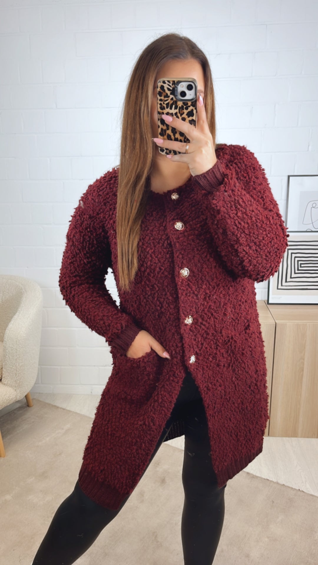 TEDDY langer Cardigan mit gold - silbernen Knöpfen, Taschen / bordeaux rot Art. 12834