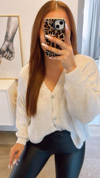 schlichter Strick Cardigan mit Perlmutt Knöpfen / wollweiss Art. 12418