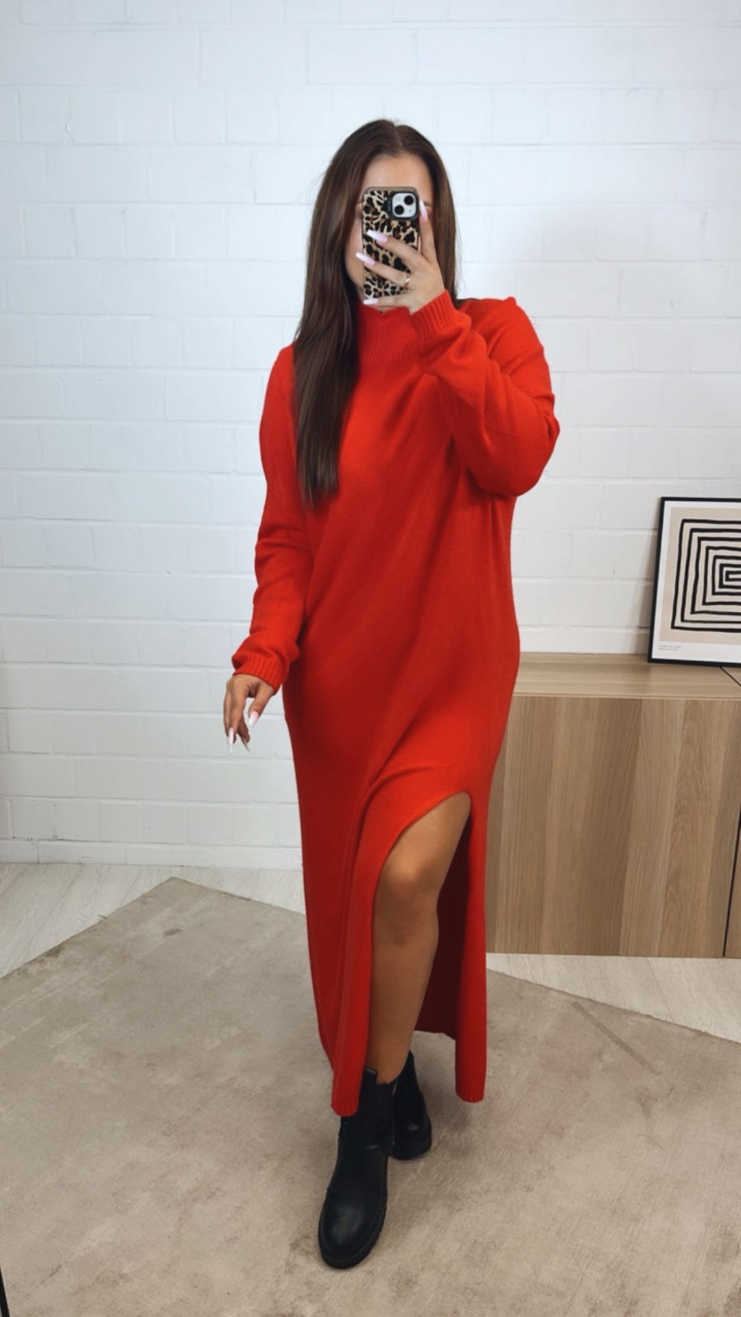 MAXI - feines Strickkleid mit leichtem Stehkragen und Schlitz / rot Art.122336