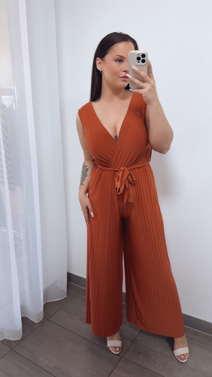 langer Plissee Jumpsuit, schöner Ausschnitt / rost - orange  Art. 14829
