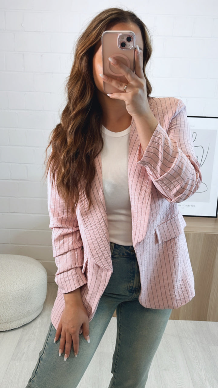 Blazer mit gerafften Ärmeln in Krepp Optik, Streifen / soft rosa - schwarz Art. 9629