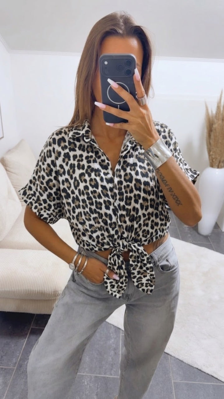 Oversize Musselin Bluse mit T-Shirt Ärmeln / Leo Creme  Art.