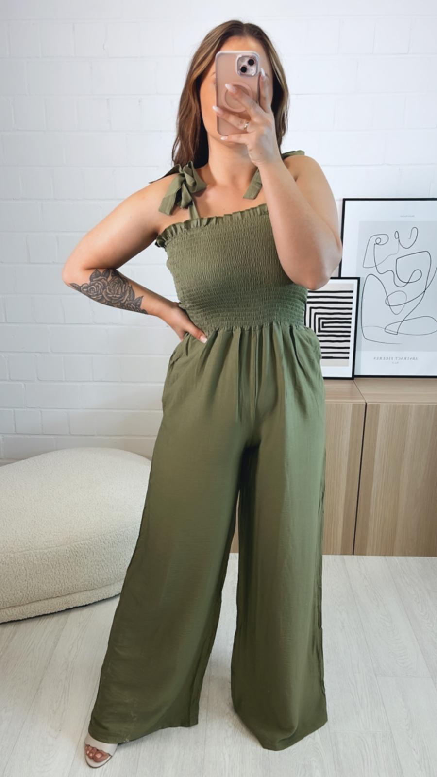 langer Jumpsuit mit schnürbaren Trägern / khaki Art. 9717