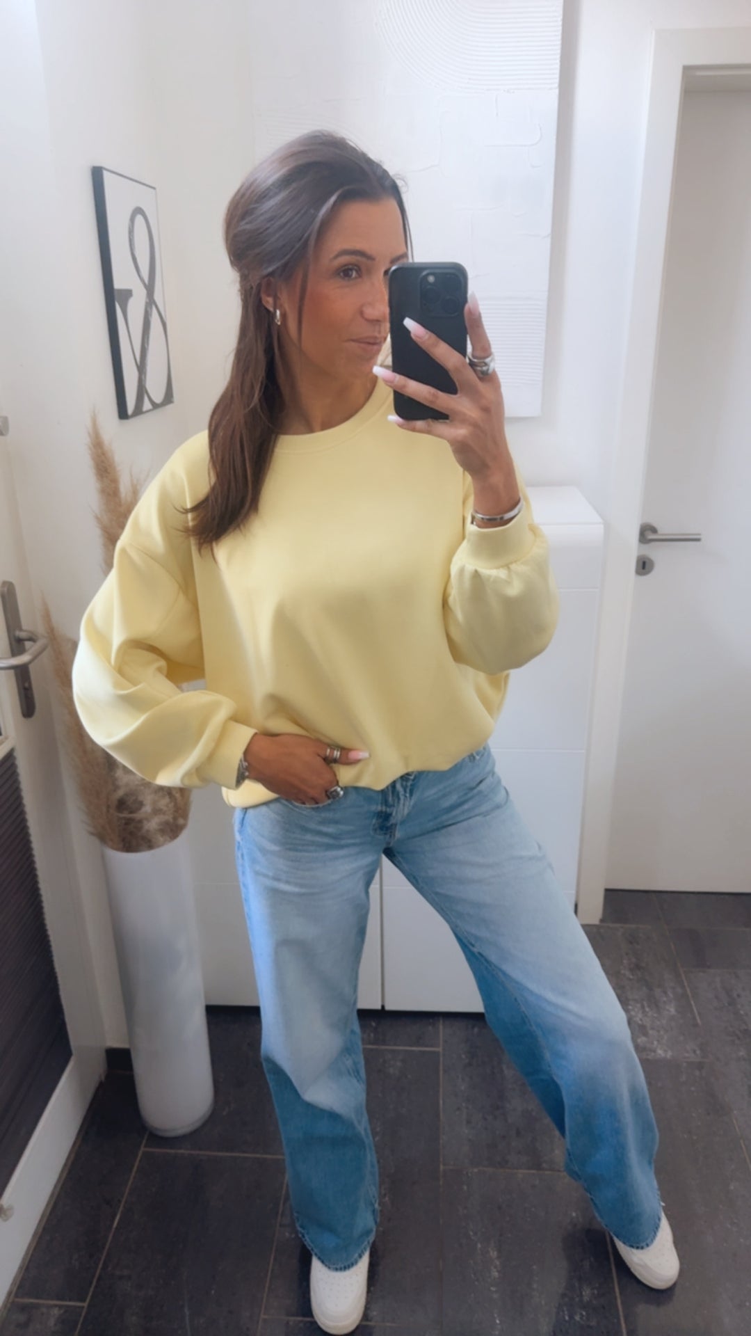 Softer  " Butter Stoff " Sweater, raffinierter Schnitt am Bund / soft gelb Art. 14059