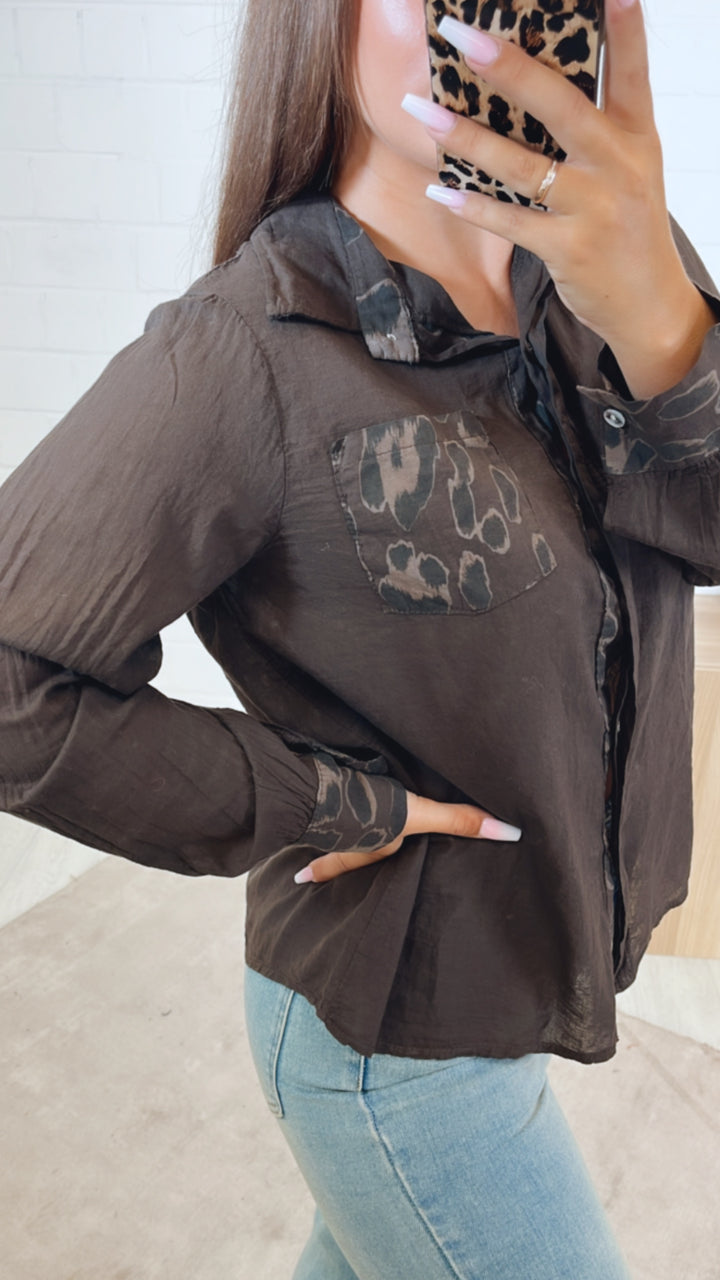 dünne Baumwollbluse, Leo Brusttasche / braun Art. 11134