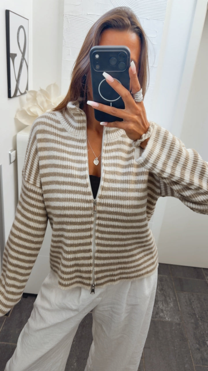 STREIFEN Strick Jacke mit Stehragen und Reißverschluss / beige - weiss Art. 16127