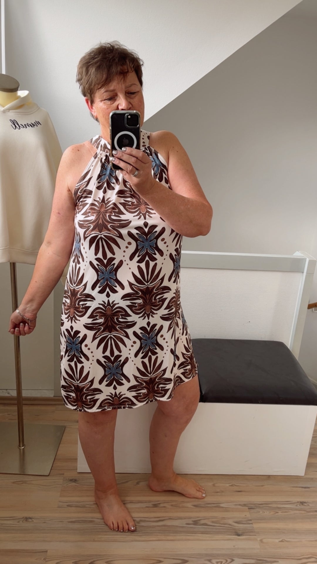 Kurzes, fließendes Kleid FLORAL / weiß - braun - blau Art.15024